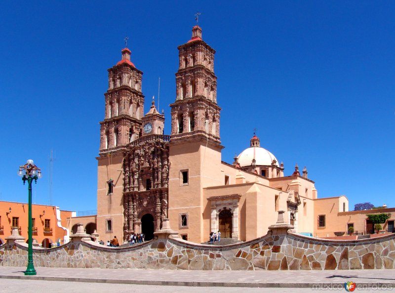Parroquia de Nuestra Señora de los Dolores - Dolores Hidalgo, Guanajuato  (MX12182345648033)