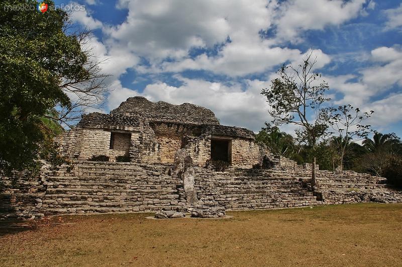 Templo De Las Estelas Kohunlich Quintana Roo