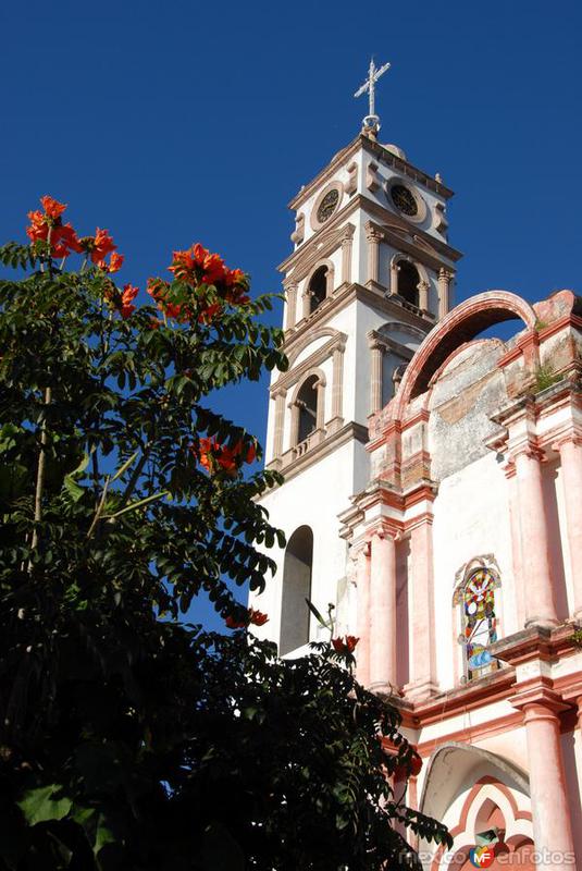 Torre (campanarios) - Aguililla, Michoacán (MX12320055753758)