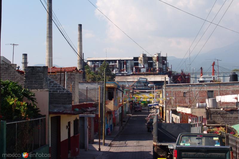 Calles de Quesería, al fondo el Ingenio