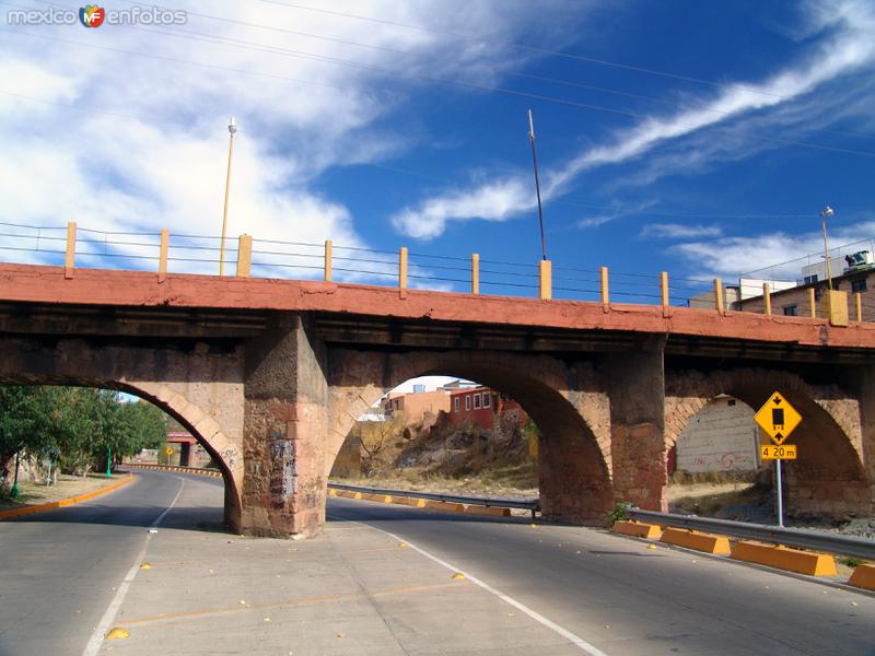 Puente sobre el viaducto