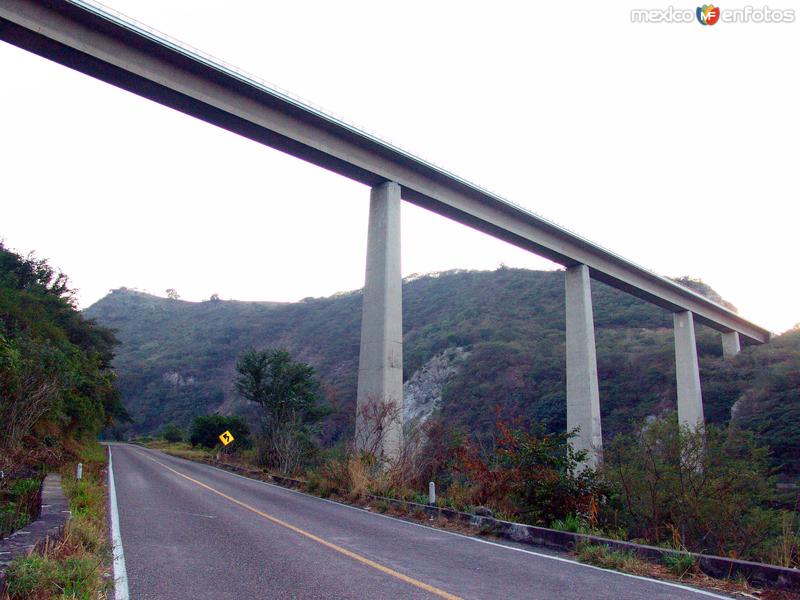 Puente sobre el río Tuxpan