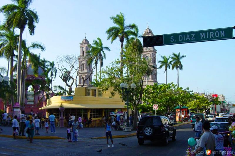 Inicio de la zona peatonal de la calle Díaz Mirón