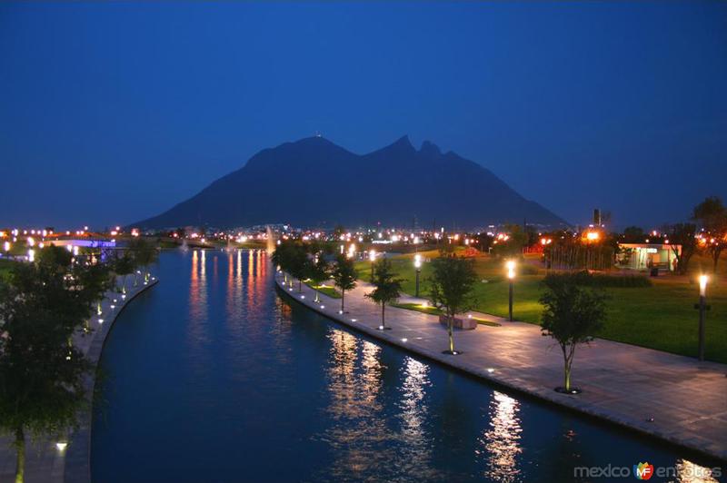 CERRO DE LA SILLA DESDE EL PASEO SANTA LUCIA