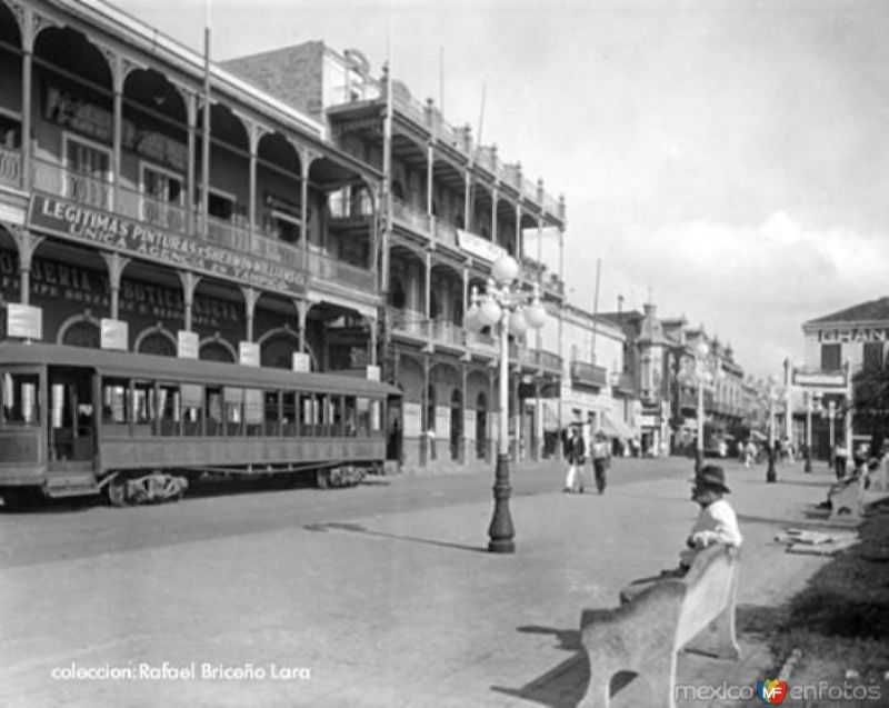 Calle Muelle y Plaza de la Libertad