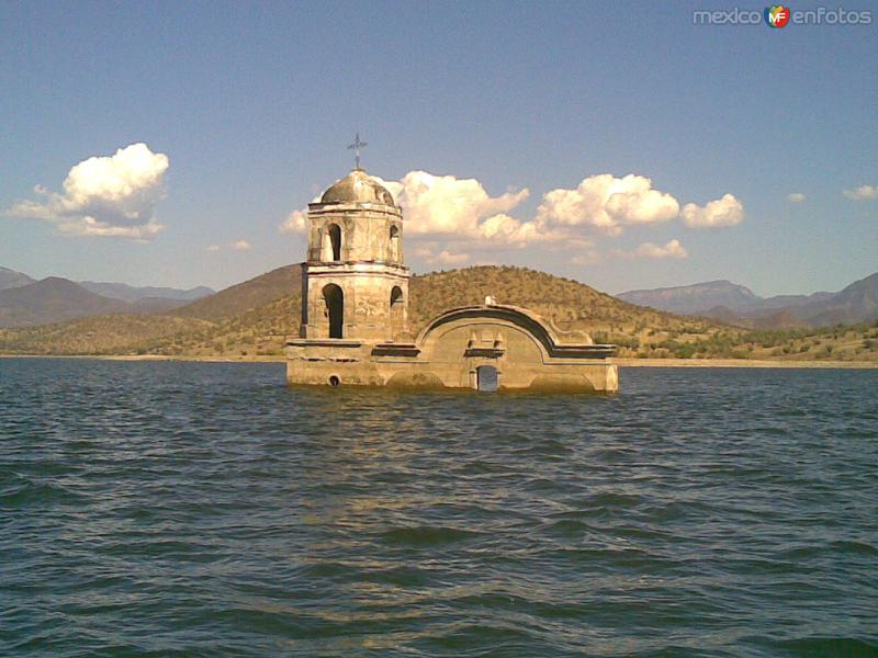 Fotos de Churumuco, Michoacán, México: Iglesia en la presa Morelos Infiernillo