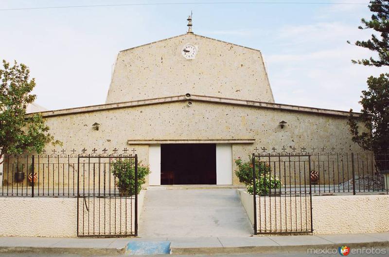 Fotos de Hualahuises, Nuevo León, México: IGLESIA DE NUESTRA SEÑORA DE LOS DOLORES....35 mm