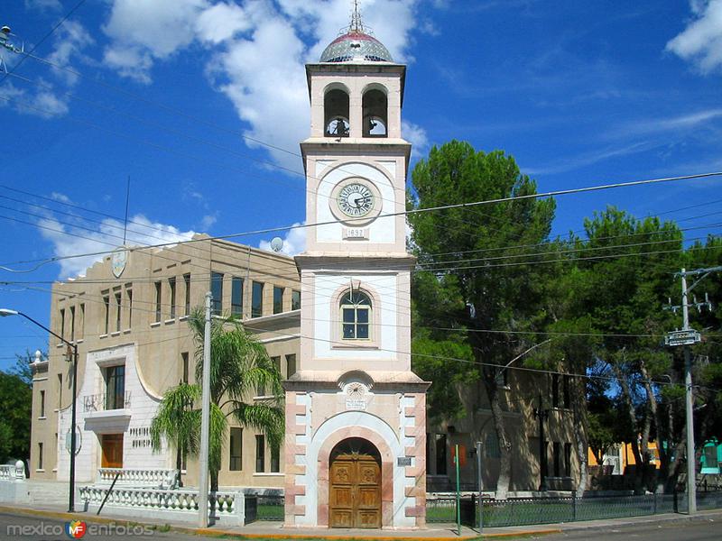 Reloj y Presidencia Municipal