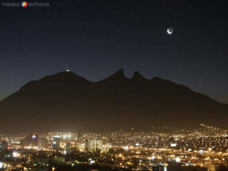 Monterrey al Anochecer