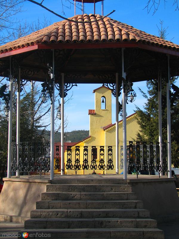 Kiosko en la Plaza Principal de Creel