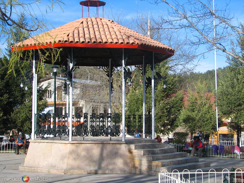 Kiosko en la Plaza Principal de Creel