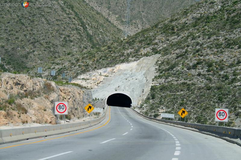 TUNEL EN AUTOPISTA LOS CHORROS