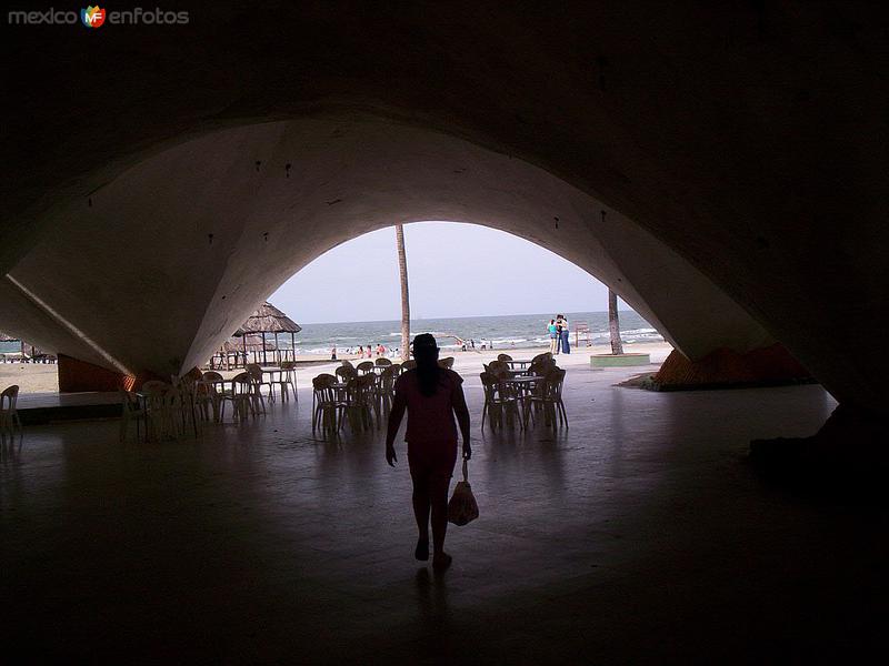 entrada a la playa