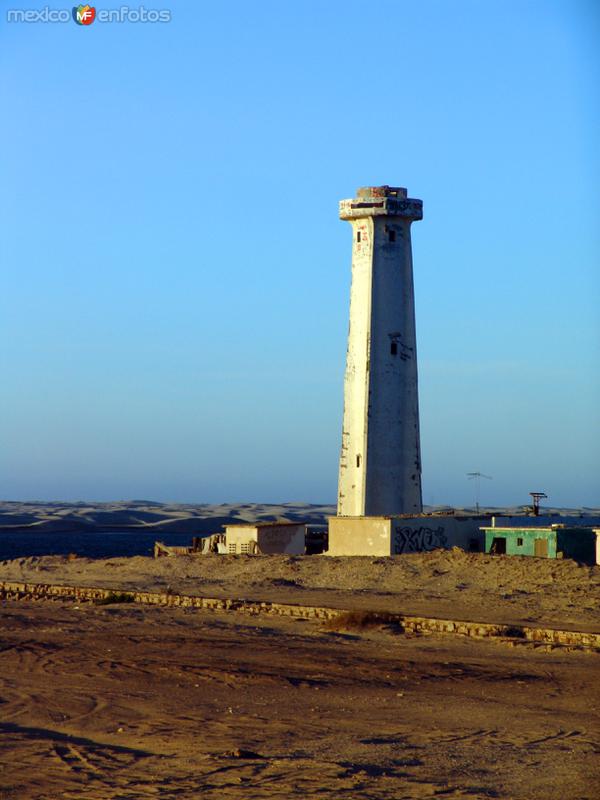 Faro en la laguna Ojo de Liebre