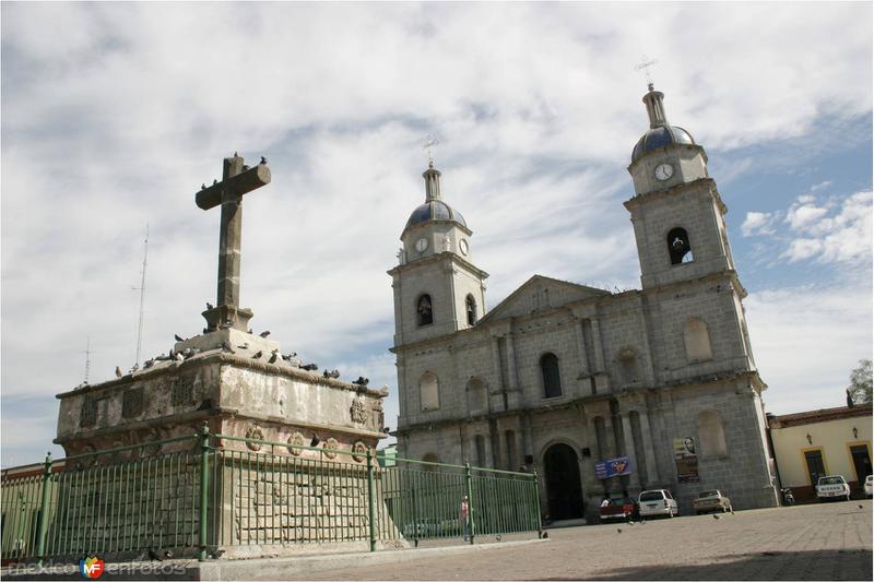 Parroquia de San Juan Bautista y Cruz Atrial