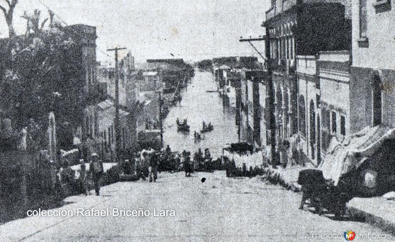 calle Artesanos hoy Sor Juana Ines de la Cruz durante la inundacion en 1955