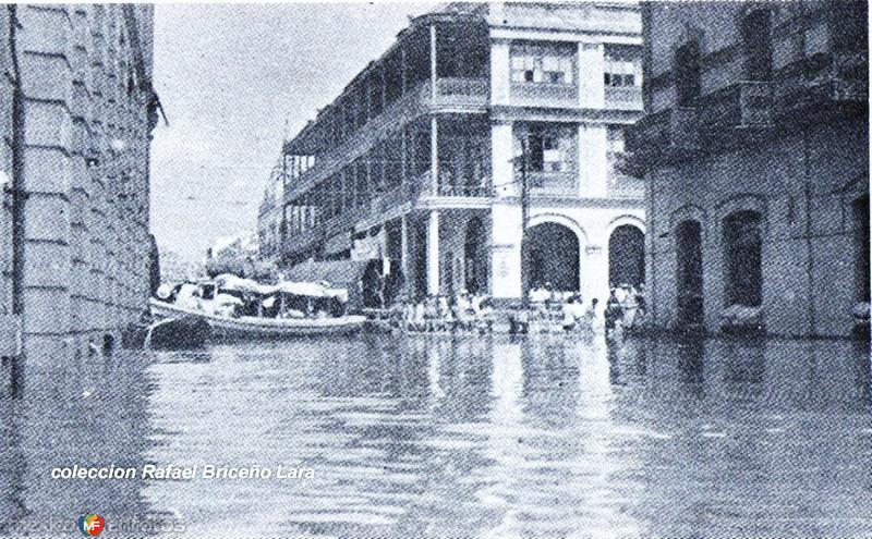 Calle de la Aduana durante la Inundacion despues del Ciclon Hilda en 1955