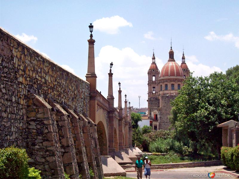 Puente y Cupulas del Templo de la Luz