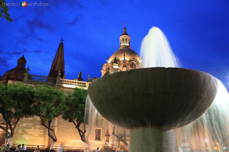 Catedral y fuente