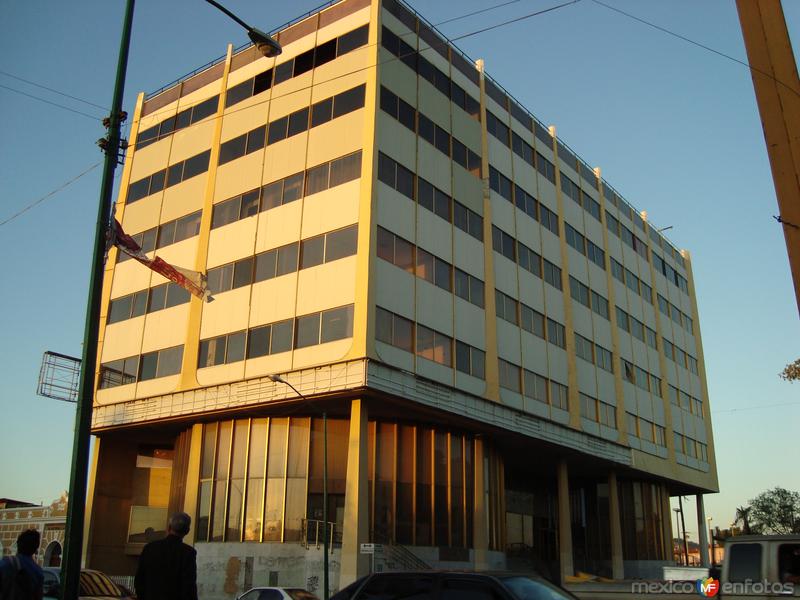 Banca Cremi- Edificio