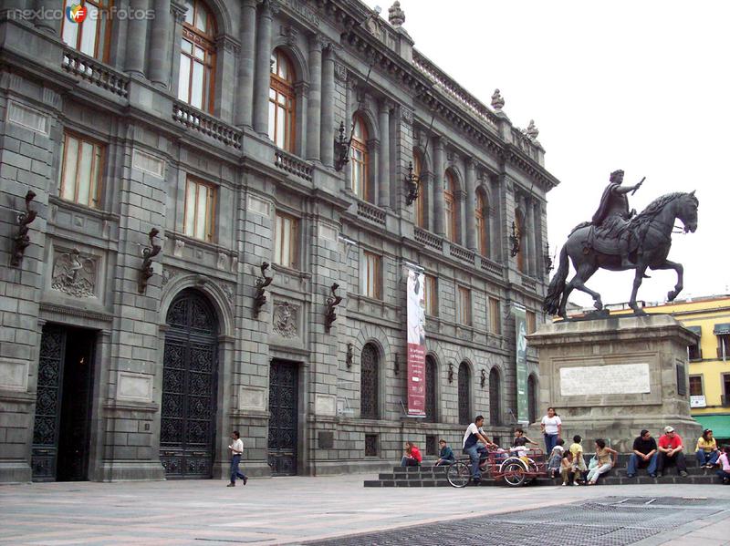 Museo Nal. de Arte (MUNAL) y Caballito de Tolsa