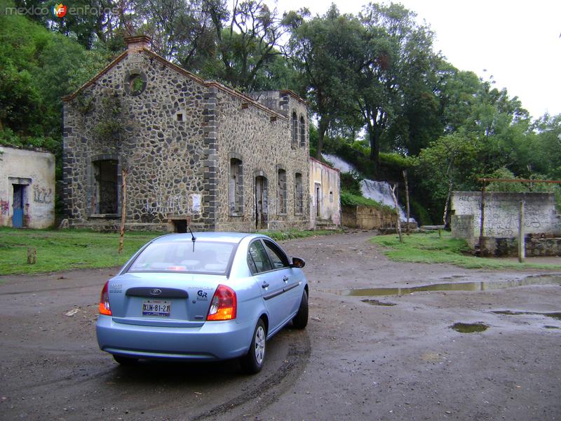 Ruinas de ex-hacienda y cascada. San Baltazar Atlimeyaya, Puebla