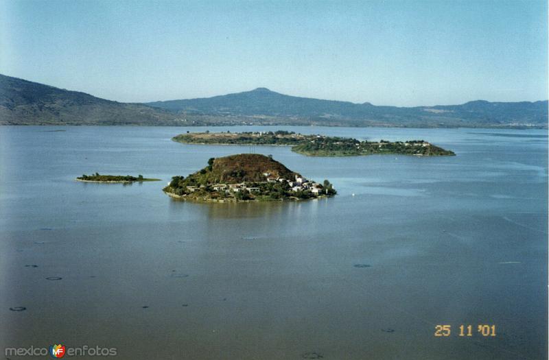 Lago de Pátzcuaro y las islas Pacanda y Yunuén desde Janitzio, Michoacán