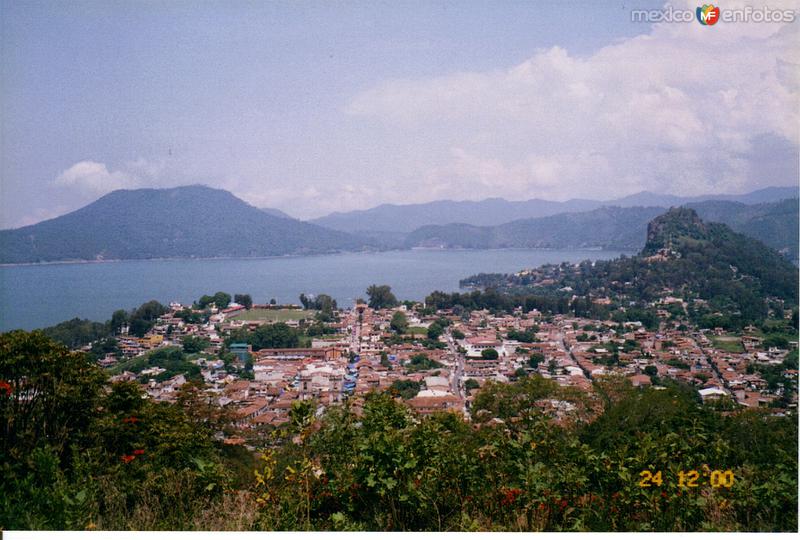 Centro de la ciudad, la Peña y la presa de Valle de Bravo, Edo. de México