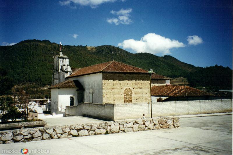 Lateral del Templo de San Lorenzo, siglo XVI. Zinacantán, Chiapas