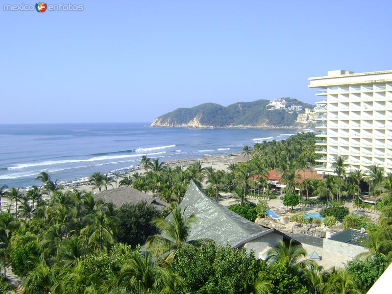 Playa revolcadero y Hotel Pierre Marqués. Acapulco, Gro.