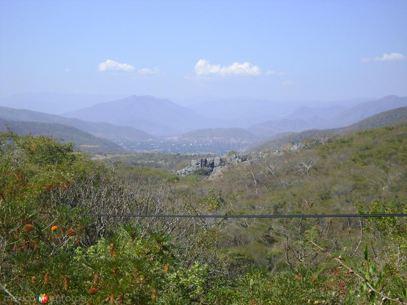 Vista de la ciudad de Huitzuco desde la carretera a Paso Morelos. Edo. de Guerrero