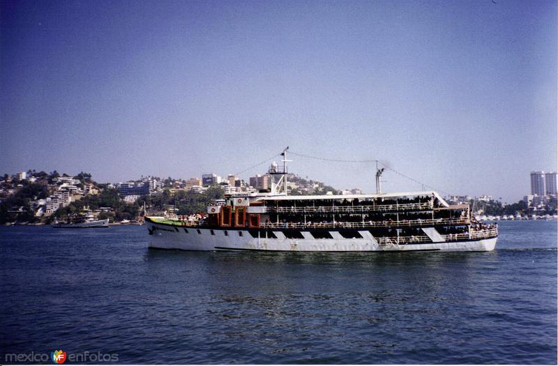 Yate Hawaiano en la Bahía de Acapulco, Gro. 2001