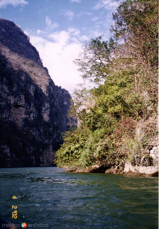 Río Grijalva a su paso por el cañón del sumidero. 2002