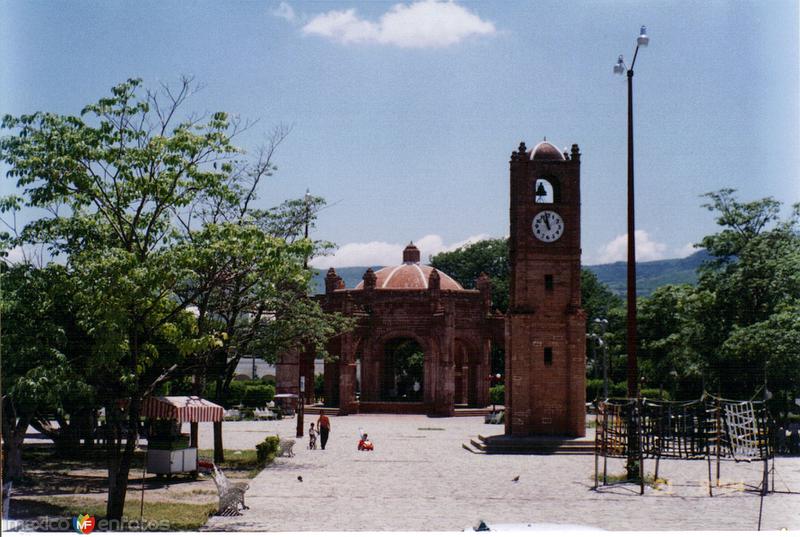 Torreón y fuente "La Pila", construida en 1562. Chiapa de Corzo. 2004