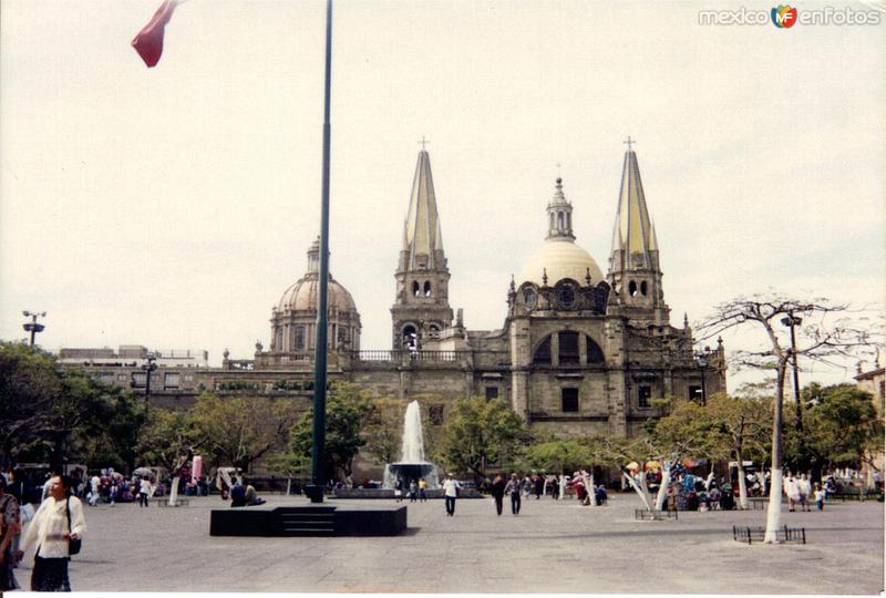 Plaza de la liberación y la catedral de Gudalajara, Jalisco. 2001