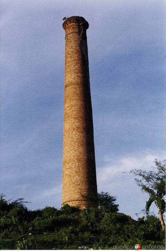 Ruinas del "Chacuaco" del mineral de Guadalupe. Huitzuco, Gro. 2003