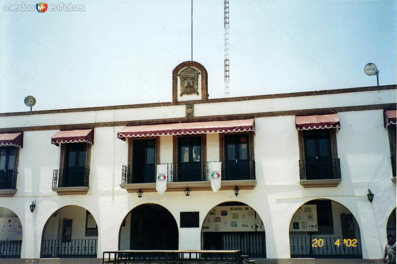 Fachada del palacio municipal de Ixtapan de la Sal, Edo. de México. 2002