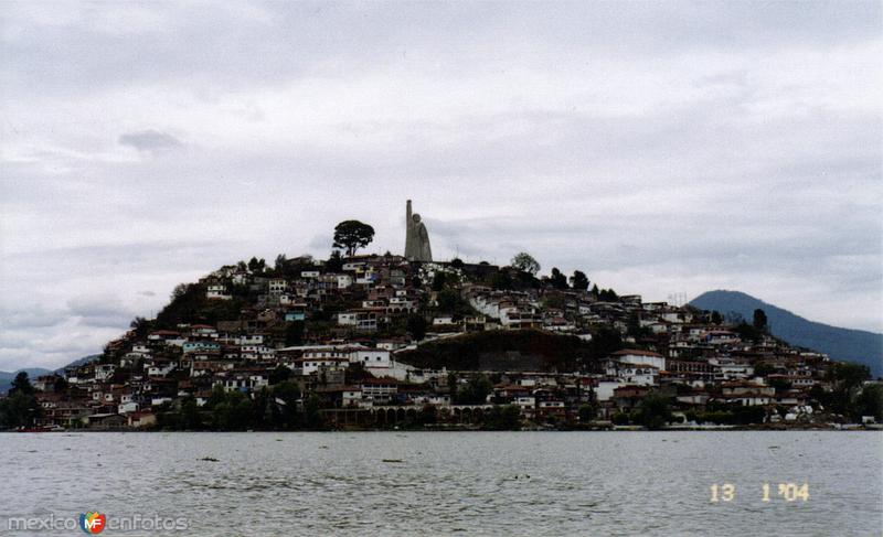 Lago de Pátzcuaro y la isla de Janitzio, Michoacán. 2004