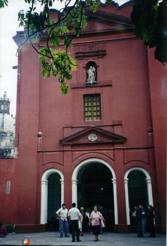 Fachada del ex-convento del Carmen en San Angel. Del. Alvaro Obregón, DF. 2003