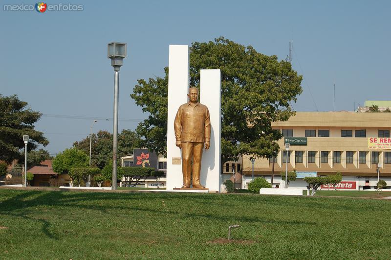 Monumento a Lazaro Cardenas (Palacio Mpal.)