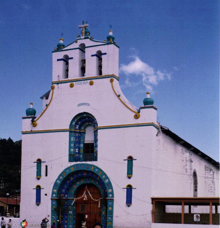 Templo de San Juán (Siglo XVI). San Juán Chamula. 2002