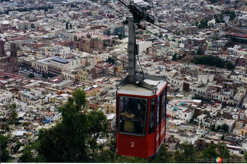 El Teleférico y al fondo el centro histórico de Zacatecas. 2002