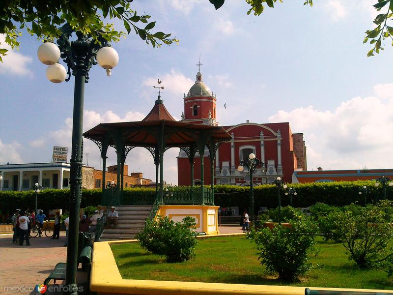 Fotos de Acaponeta, Nayarit, México: Iglesia y plaza de Acaponeta