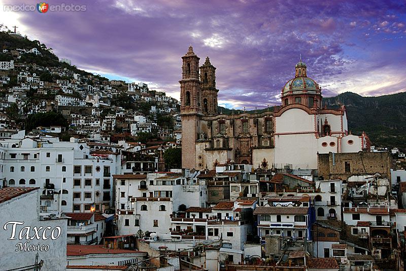 Vista de Santa Prisca por dia El Viernes Santo