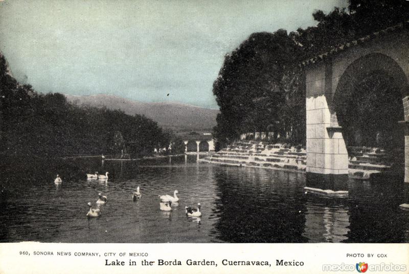 Lago en el Jardín de la Borda