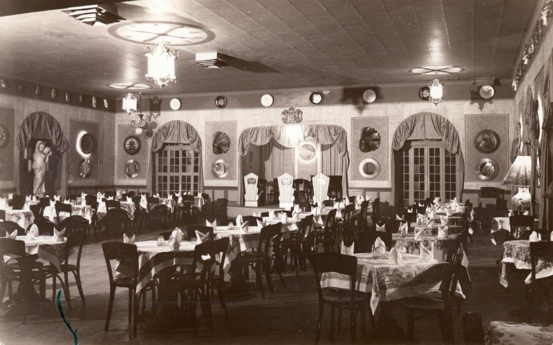 El Salón Azteca, en el Nuevo Café Tívoli (ca. 1931)