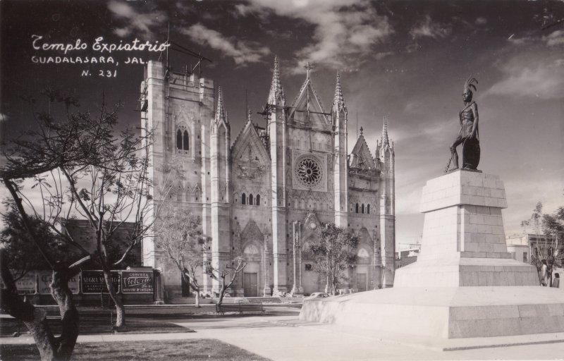 Construcción del Templo Expiatorio de Guadalajara