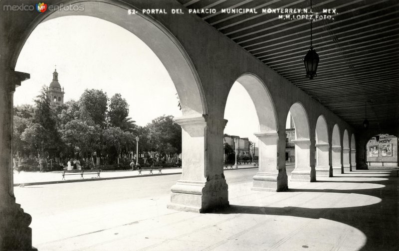 Portales del Palacio Municipal de Monterrey y Plaza Zaragoza