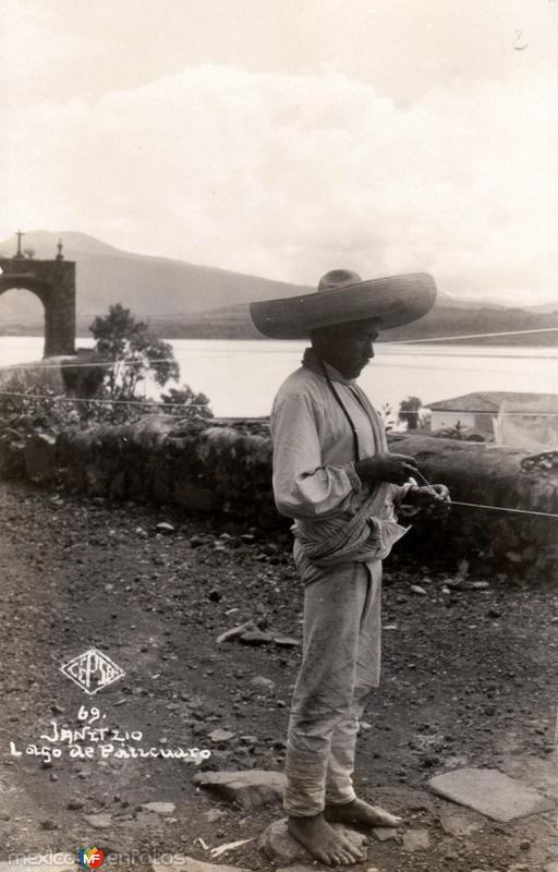 Indígena en el Lago de Pátzcuaro