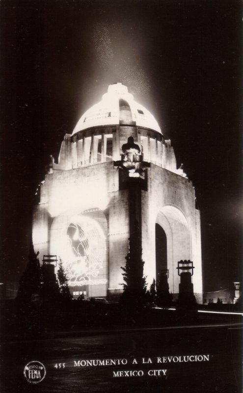 Monumento a la Revolución